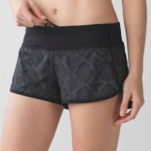 Lululemon Speed Shorts 2.5” Ravish Reptile Silver Spoon Size 4